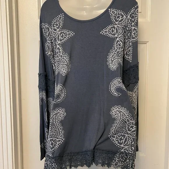 Indigo Thread Patterned Long Sleeve Top - Picture 2 of 4
